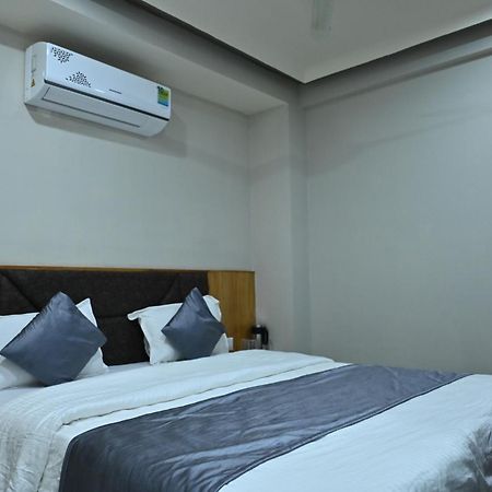 Hotel Sury Villa Ahmedabad Ngoại thất bức ảnh