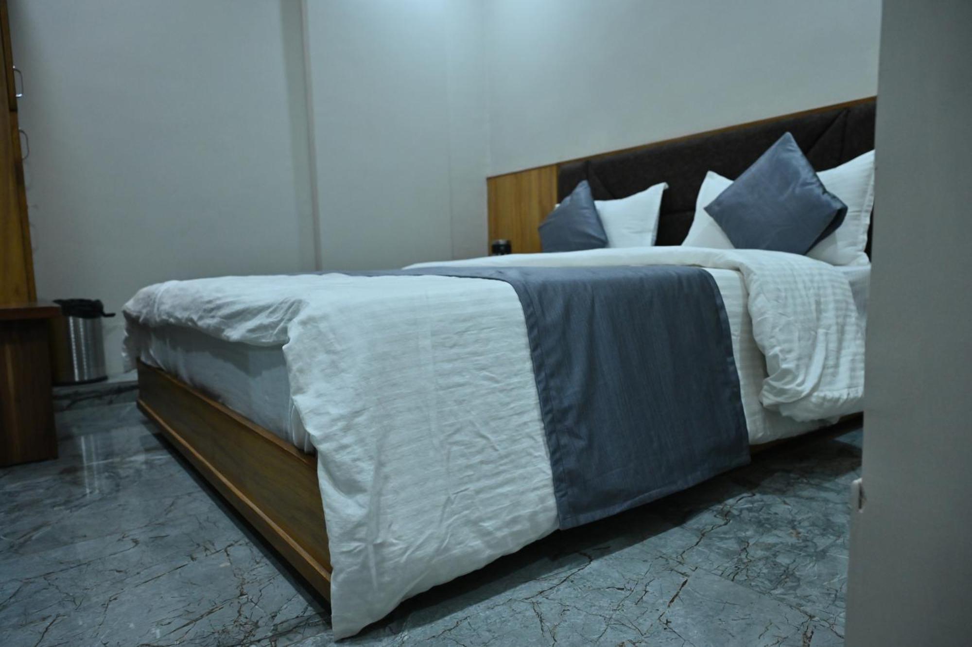 Hotel Sury Villa Ahmedabad Ngoại thất bức ảnh