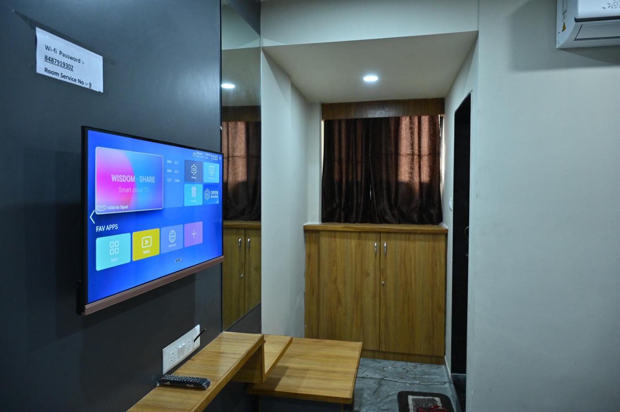 Hotel Sury Villa Ahmedabad Ngoại thất bức ảnh