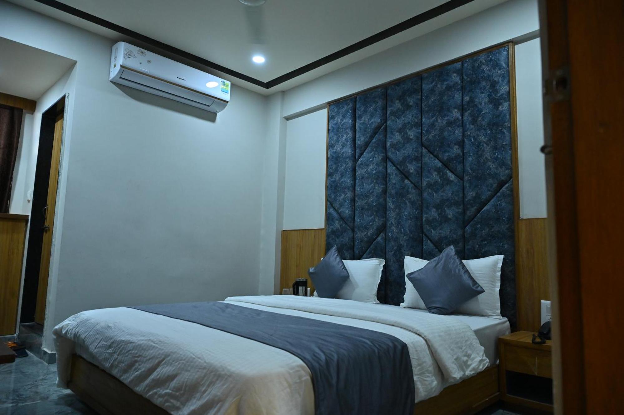 Hotel Sury Villa Ahmedabad Ngoại thất bức ảnh